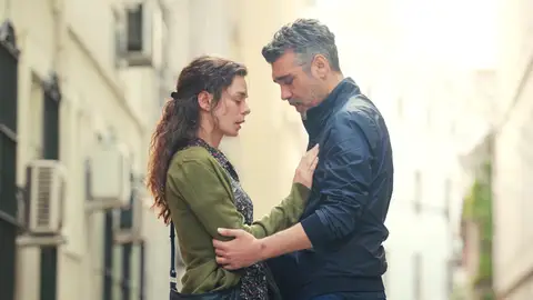 Bahar confiesa a Sarp los motivos por los que no puede perdonarle Bahar confiesa a Sarp los motivos por los que no puede perdonarle