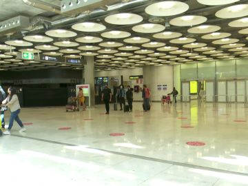Francia estudia restringir los viajes turísticos al extranjero para evitar el repunte en los contagios de coronavirus