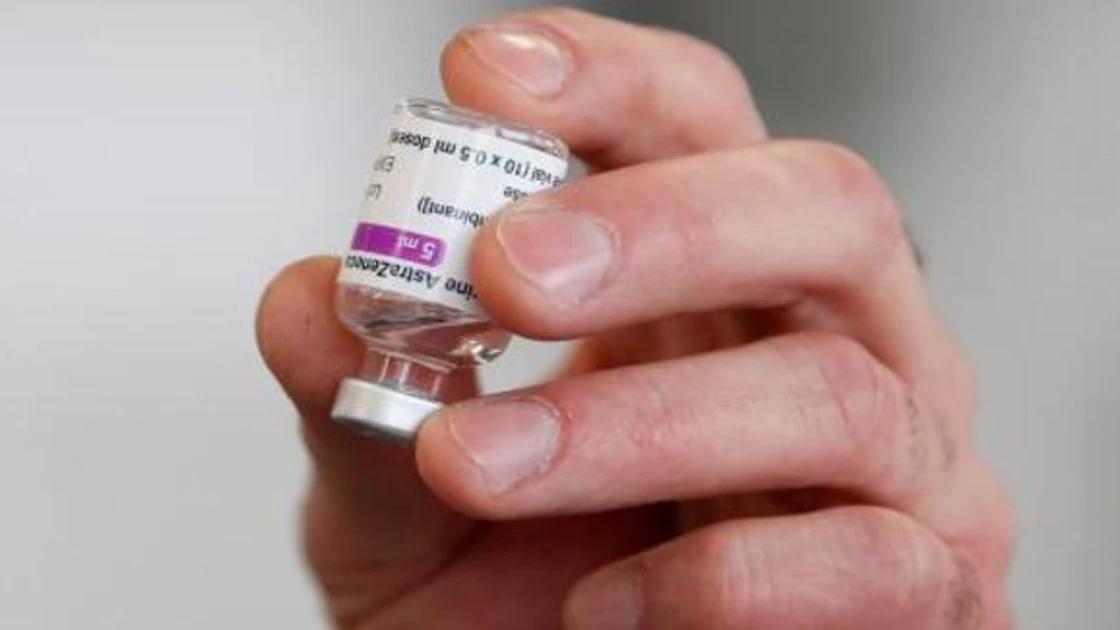 Los colectivos esenciales han vuelto a recibir la vacuna de AstraZeneca Los colectivos esenciales han vuelto a recibir la vacuna de AstraZeneca