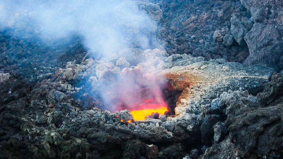 El volcán Etna entra en erupción El volcán Etna entra en erupción