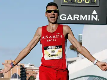 El atleta español Camilo Santiago corre con el dorsal de otro y "bate" el récord de Honduras El atleta español Camilo Santiago corre con el dorsal de otro y "bate" el récord de Honduras