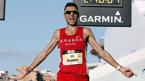 El atleta español Camilo Santiago corre con el dorsal de otro y "bate" el récord de Honduras El atleta español Camilo Santiago corre con el dorsal de otro y "bate" el récord de Honduras