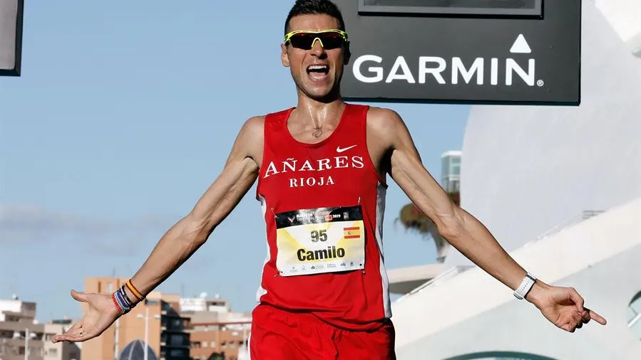 El atleta español Camilo Santiago corre con el dorsal de otro y "bate" el récord de Honduras El atleta español Camilo Santiago corre con el dorsal de otro y "bate" el récord de Honduras