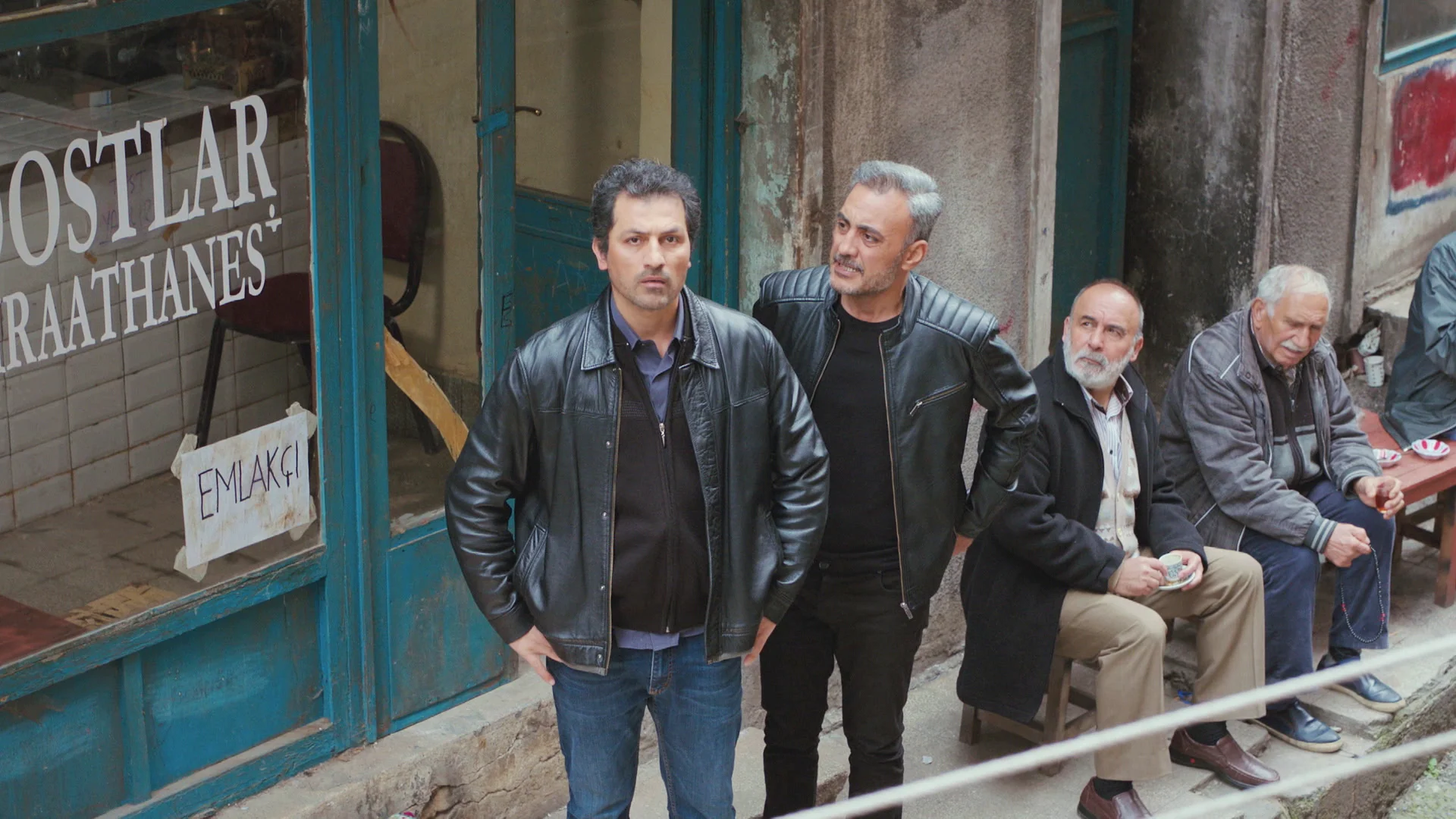 Arif alquila un piso sin sospechar… ¡que es para Sarp! Arif alquila un piso sin sospechar… ¡que es para Sarp!