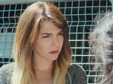 Ceyda recibe una inesperada ayuda que le hará replantearse su futuro Ceyda recibe una inesperada ayuda que le hará replantearse su futuro