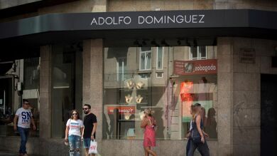Adolfo Domínguez anuncia un ERE para reducir un 30% su plantilla en España, unos 300 puestos de trabajo