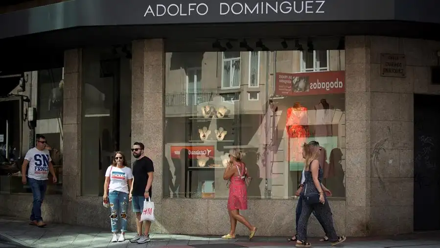 Adolfo Dom&iacute;nguez anuncia un ERE para reducir un 30% su plantilla en Espa&ntilde;a, unos 300 puestos trabajadores