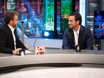 David Bustamante se emociona al recordar a Àlex Casademunt en 'El Hormiguero 3.0': "Era pura luz y una persona divertida" David Bustamante se emociona al recordar a Àlex Casademunt en 'El Hormiguero 3.0': "Era pura luz y una persona divertida"