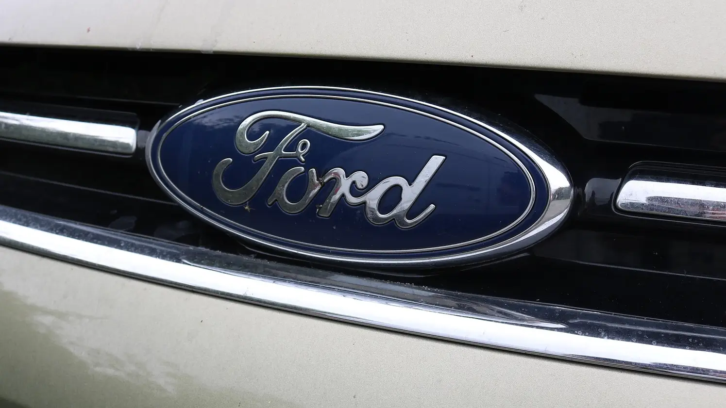 Ford elige la planta de Almussafes (Valencia) para fabricar un nuevo motor híbrido y para el ensamblaje de baterías Ford elige la planta de Almussafes (Valencia) para fabricar un nuevo motor híbrido y para el ensamblaje de baterías