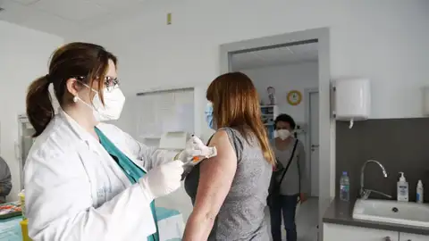 Vacunación en el centro de Salud de La Almozara Vacunación en el centro de Salud de La Almozara