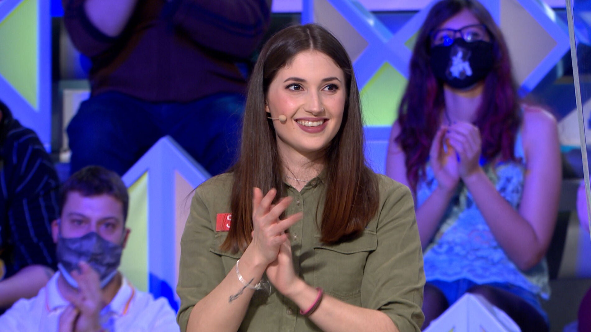 Sara demuestra su fidelidad a &lsquo;La ruleta de la suerte&rsquo; con un panel redondo