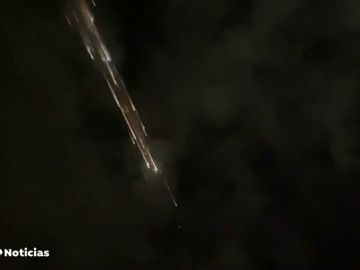 Restos del cohete Falcon 9 de Space X provocan una estela de luces similar a un cometa