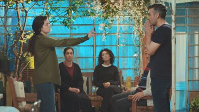 Bahar intenta descubrir el pasado entre Sirin y Sarp: 