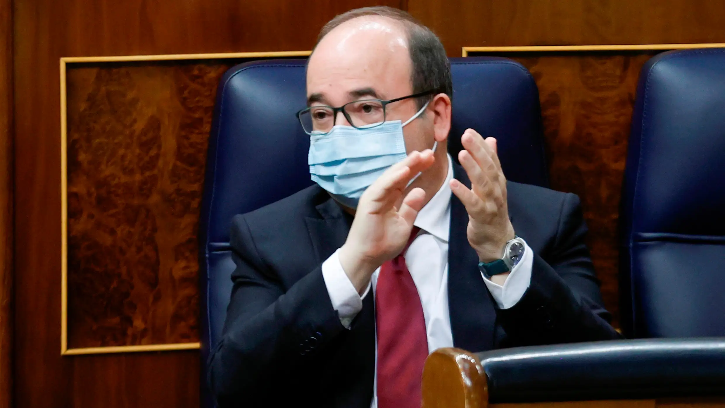 Miquel Iceta, primer ministro en ser vacunado frente al coronavirus