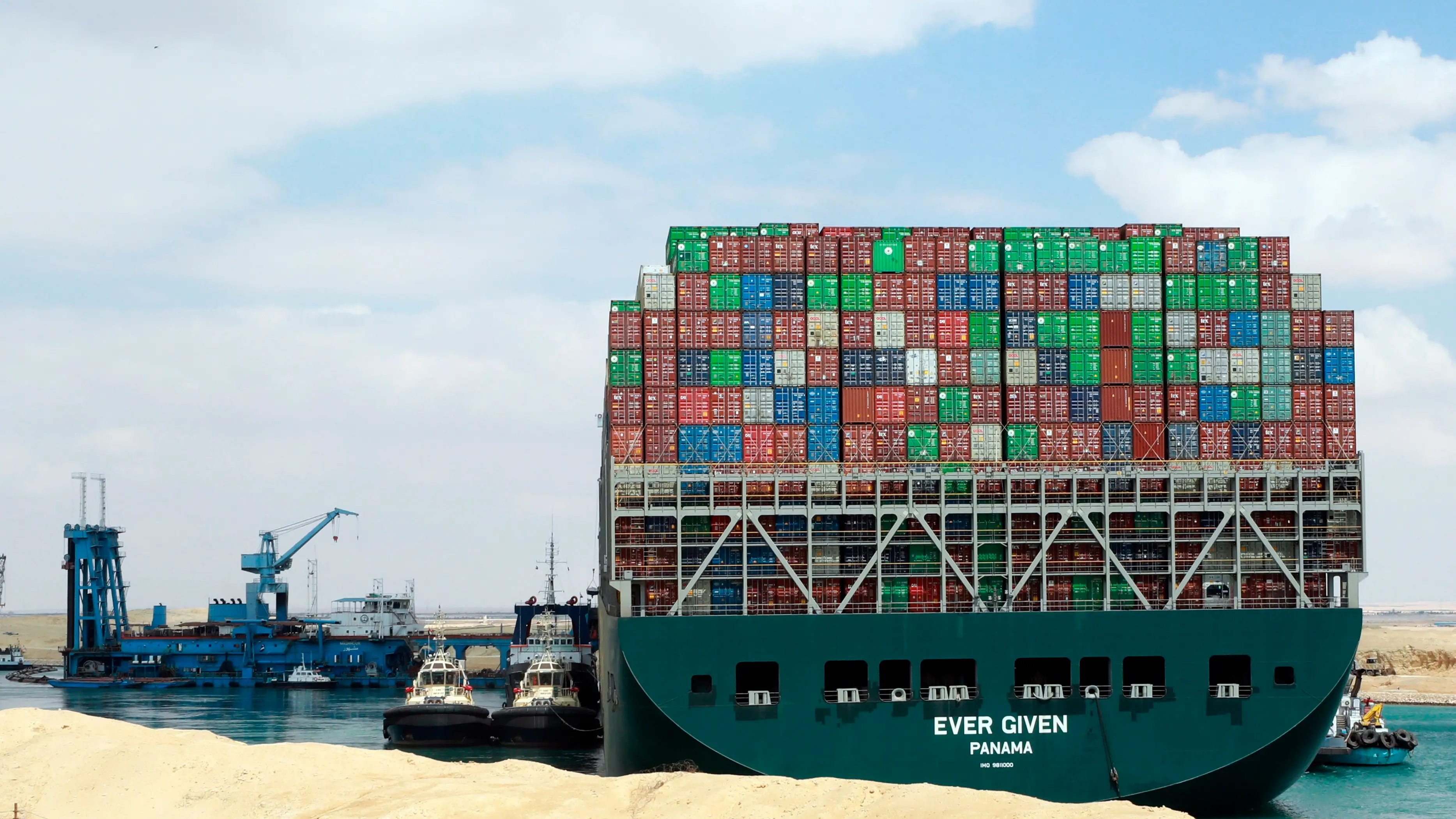 Imagen del Canal de Suez con el buque 'Ever Given'