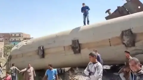 Al menos 32 muertos y 66 heridos en el choque de 2 trenes en la localidad de Tahta, Egipto Al menos 32 muertos y 66 heridos en el choque de 2 trenes en la localidad de Tahta, Egipto