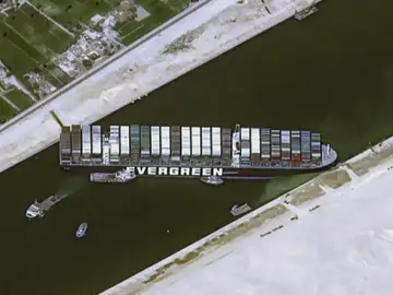 Barco encallado Canal Suez Barco encallado Canal Suez
