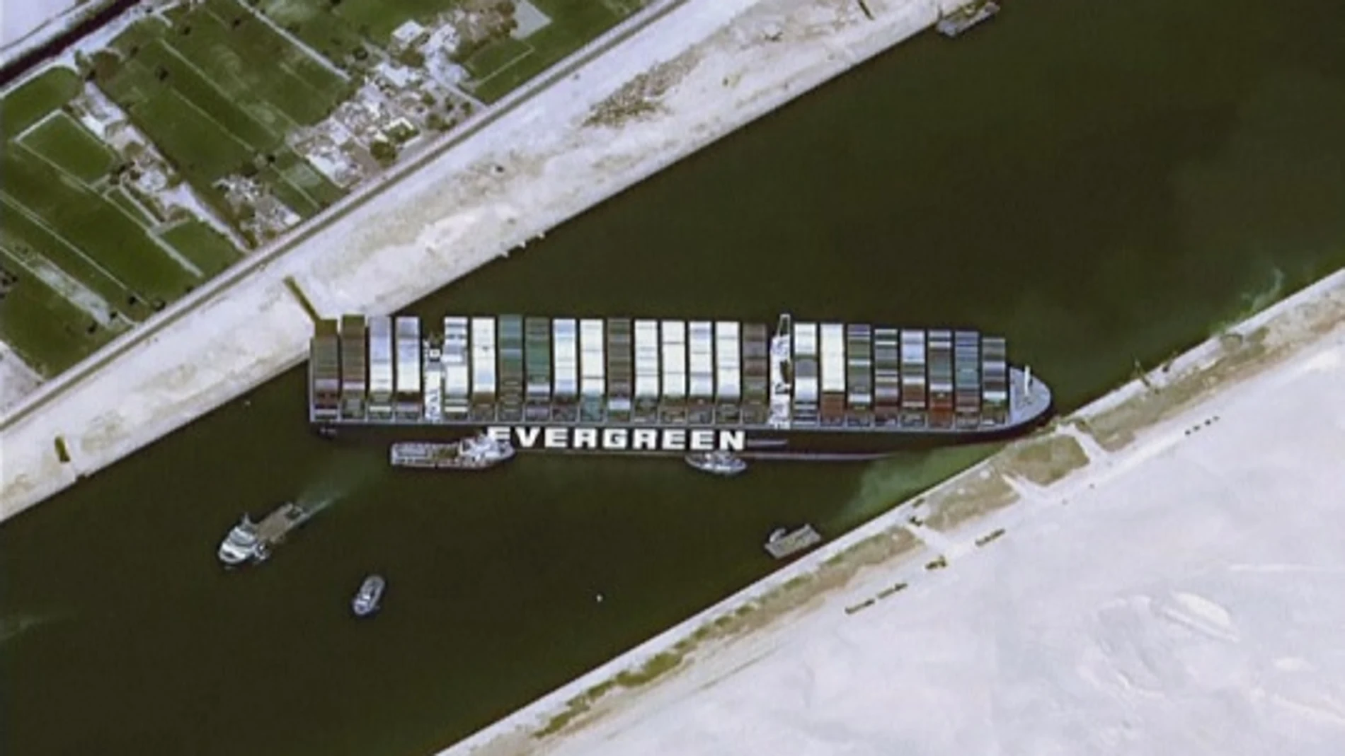 Barco encallado Canal Suez Barco encallado Canal Suez