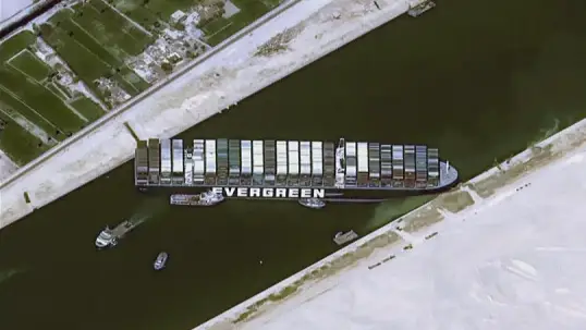 Barco encallado Canal Suez
