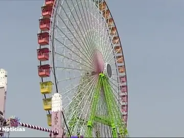 Abre Vive Park, un parque de atracciones situado en la calle del Infierno del recinto de la Feria de Abril Abre Vive Park, un parque de atracciones situado en la calle del Infierno del recinto de la Feria de Abril