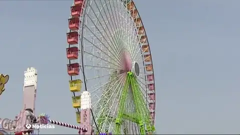 Abre Vive Park, un parque de atracciones situado en la calle del Infierno del recinto de la Feria de Abril Abre Vive Park, un parque de atracciones situado en la calle del Infierno del recinto de la Feria de Abril