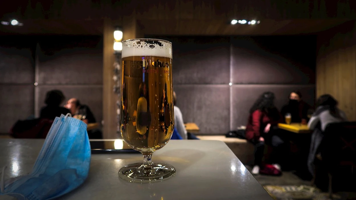 Sanidad recomienda el cierre del interior de la hosteler&iacute;a a partir de una incidencia de 150 casos 