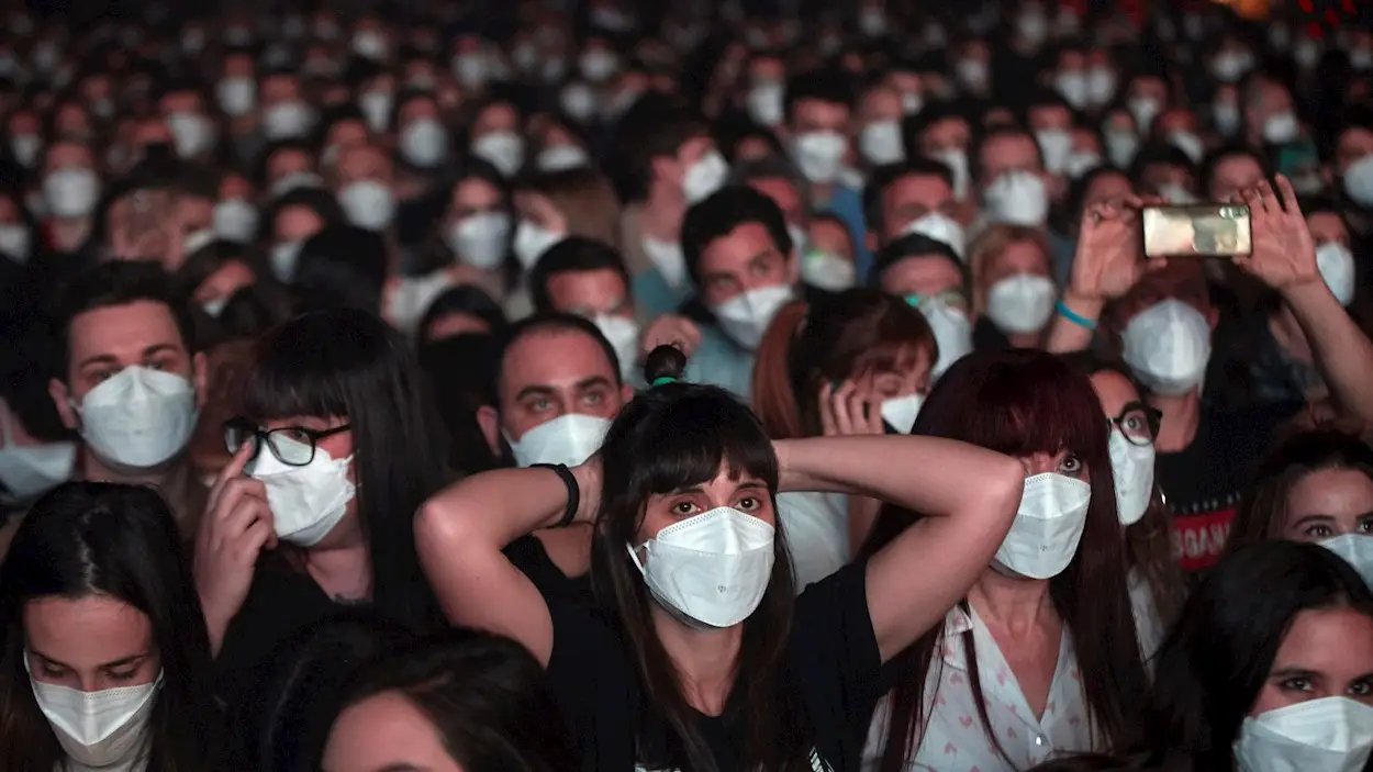 Así se ha vivido el concierto de Love of Lesbian en Barcelona, el primero de la pandemia sin distancias Así se ha vivido el concierto de Love of Lesbian en Barcelona, el primero de la pandemia sin distancias