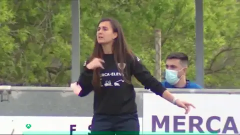 Luri Sorroche, entrenadora de fútbol Luri Sorroche es entrenadora de fútbol y tiene un objetivo muy claro, llegar a ser técnico de un equipo profesional. Ha entrenado en Estados Unidos, China e India.