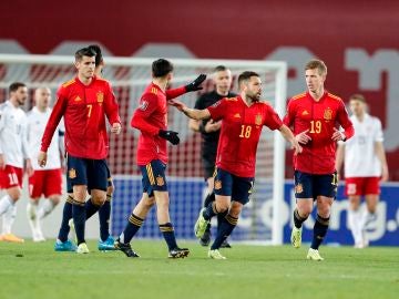 Los jugadores españoles celebran un gol ante Georgia