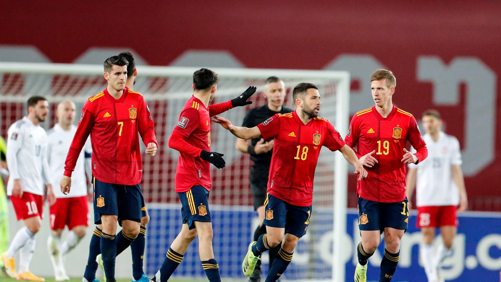 Los jugadores españoles celebran un gol ante Georgia
