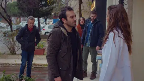 Candan corta toda relación con Demir y Cemal: “Me dais asco” Candan corta toda relación con Demir y Cemal: “Me dais asco”