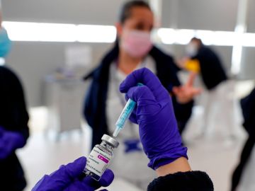 Vacunación contra el coronavirus en el Hospital Isabel Zendal