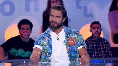 El discreto look de Maxi Iglesias que sorprende a Roberto Leal en ‘Pasapalabra’