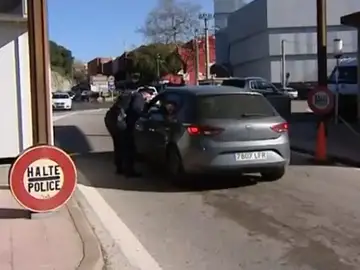 La Policía Nacional detiene a 31 personas por viajar con PCR falsos en La Jonquera, Girona La Policía Nacional detiene a 31 personas por viajar con PCR falsos en La Jonquera, Girona