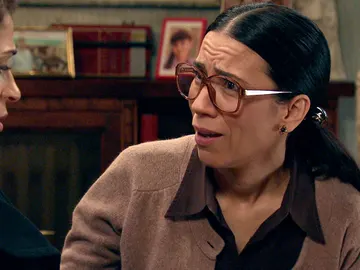 Una terrible confesión afianza la relación de Manolita y María Una terrible confesión afianza la relación de Manolita y María