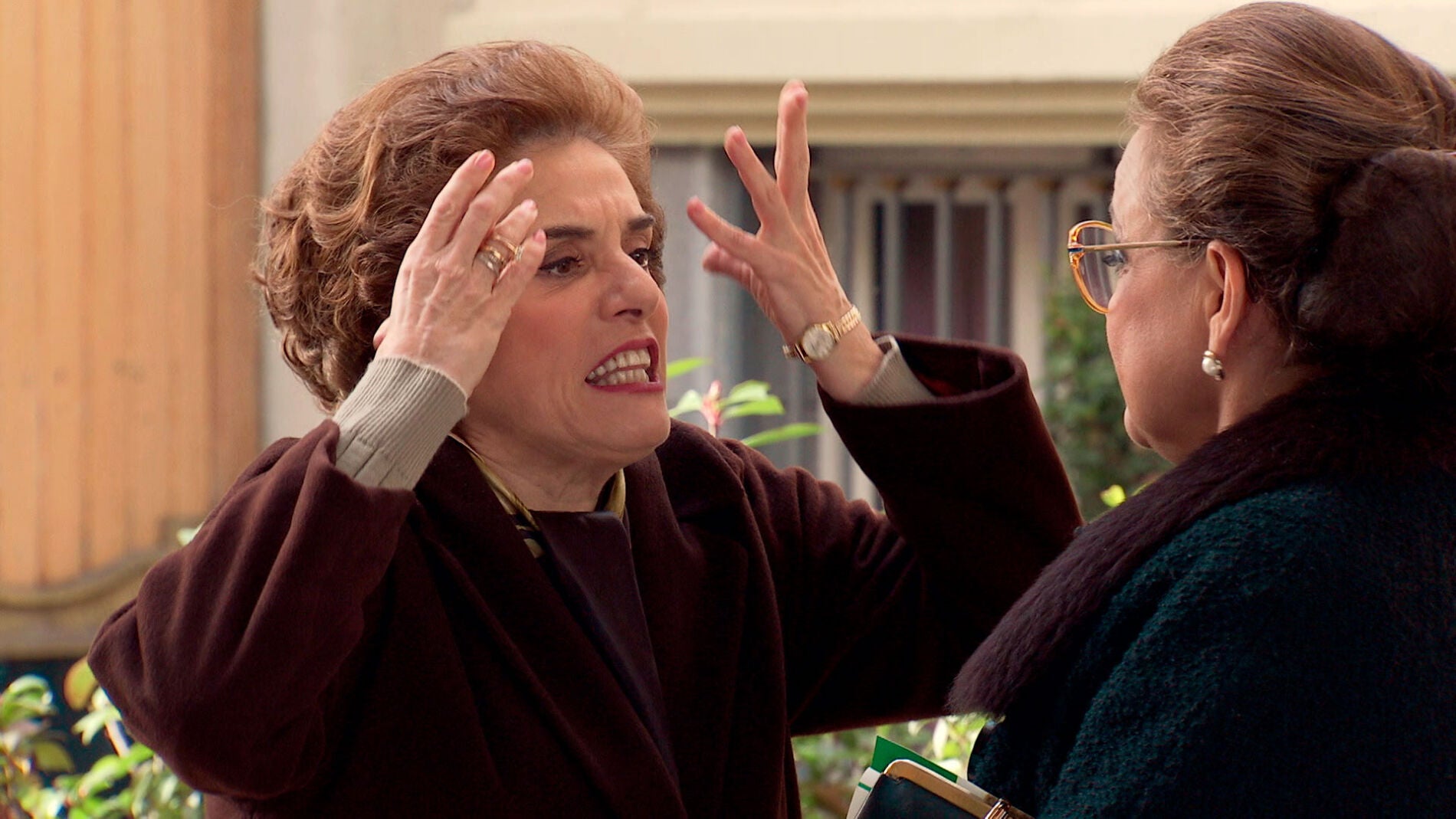 Benigna trata de pararle los pies a la “lianta” de Doña Visi