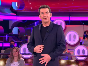 Arturo Valls, a cuadros con una concursante en ‘¡Ahora Caigo!’: “Querrás el dinero para un psicólogo bueno” Arturo Valls, a cuadros con una concursante en ‘¡Ahora Caigo!’: “Querrás el dinero para un psicólogo bueno”