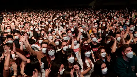 Asistentes al concierto de Love of Lesbian en el Palau Sant Jordi de Barcelona Asistentes al concierto de Love of Lesbian en el Palau Sant Jordi de Barcelona