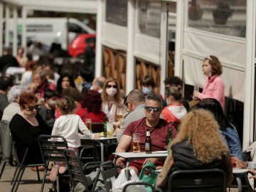 Una terraza repleta en Madrid