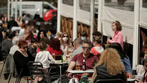 Una terraza repleta en Madrid Una terraza repleta en Madrid