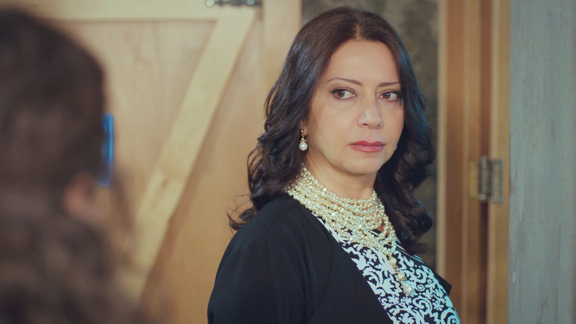 Insultadas y humilladas: la violenta situación de Bahar y Hatice con la madre de Emre