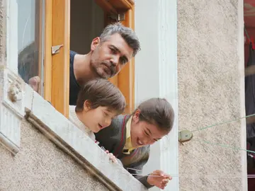 Llega el caos: Bahar y Arif, en shock al descubrir la nueva casa de Sarp Llega el caos: Bahar y Arif, en shock al descubrir la nueva casa de Sarp