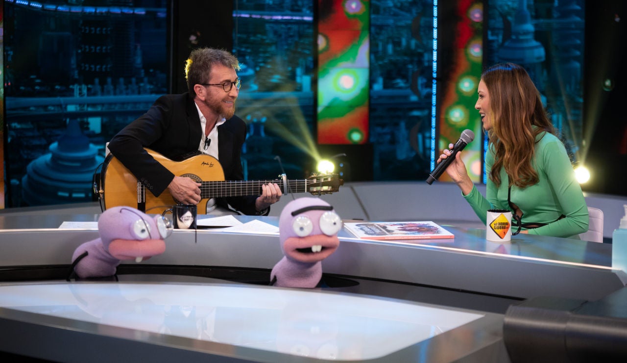 Helen Lindes vence su timidez... ¡y canta en directo un tema de Oasis en 'El Hormiguero 3.0'! Helen Lindes vence su timidez... ¡y canta en directo un tema de Oasis en 'El Hormiguero 3.0'!