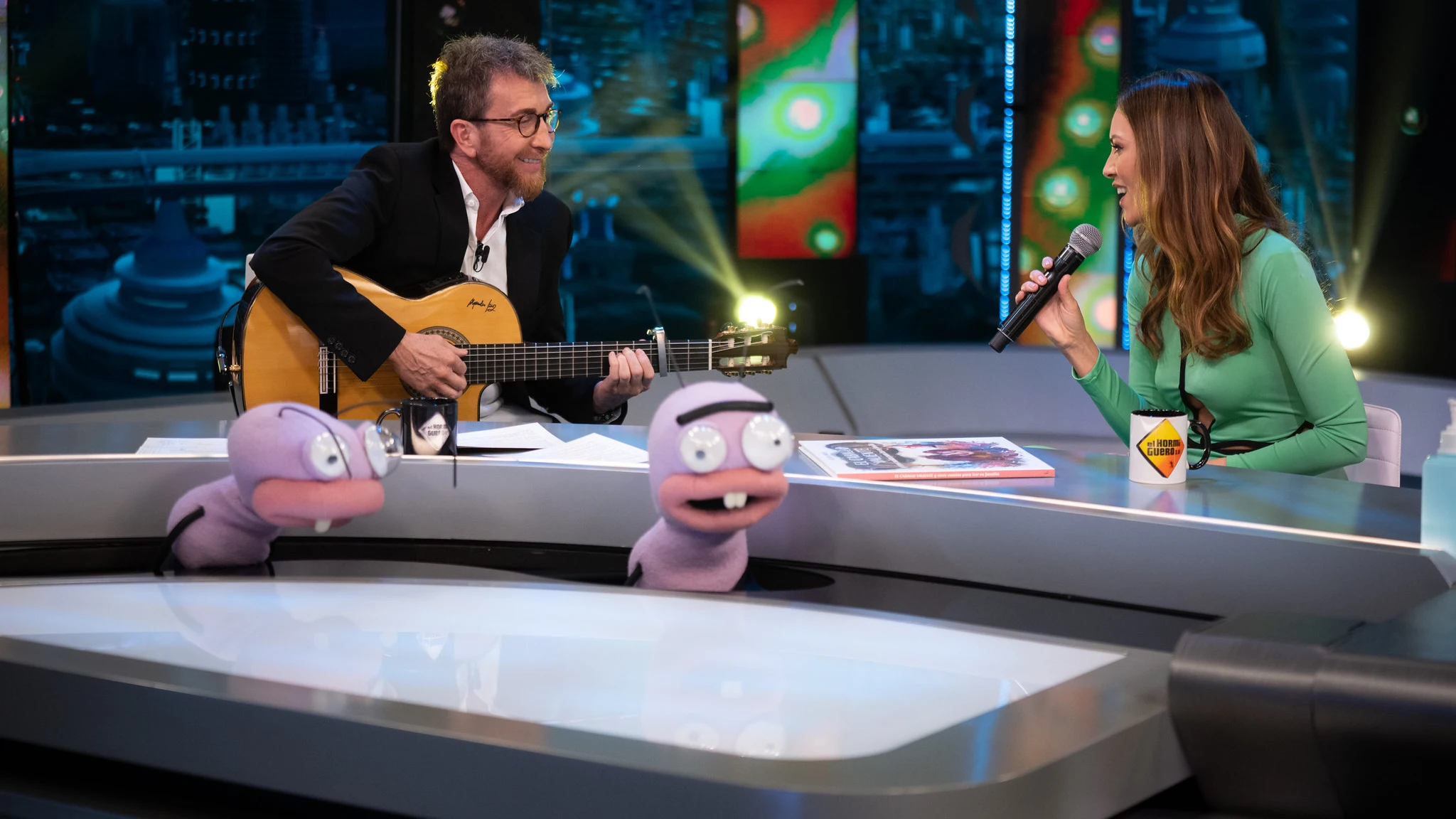 Helen Lindes vence su timidez... ¡y canta en directo un tema de Oasis en 'El Hormiguero 3.0'! Helen Lindes vence su timidez... ¡y canta en directo un tema de Oasis en 'El Hormiguero 3.0'!