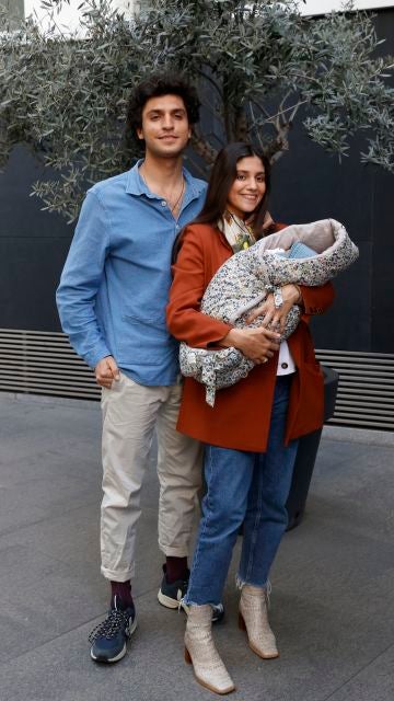 María García de Jaime y Tomás Páramo con su hija Catalina