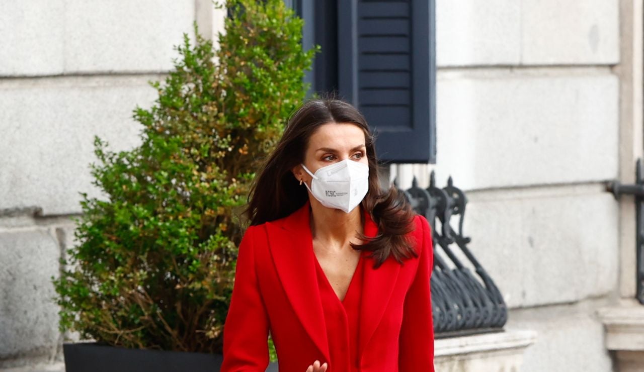 La reina Letizia apuesta todo al rojo