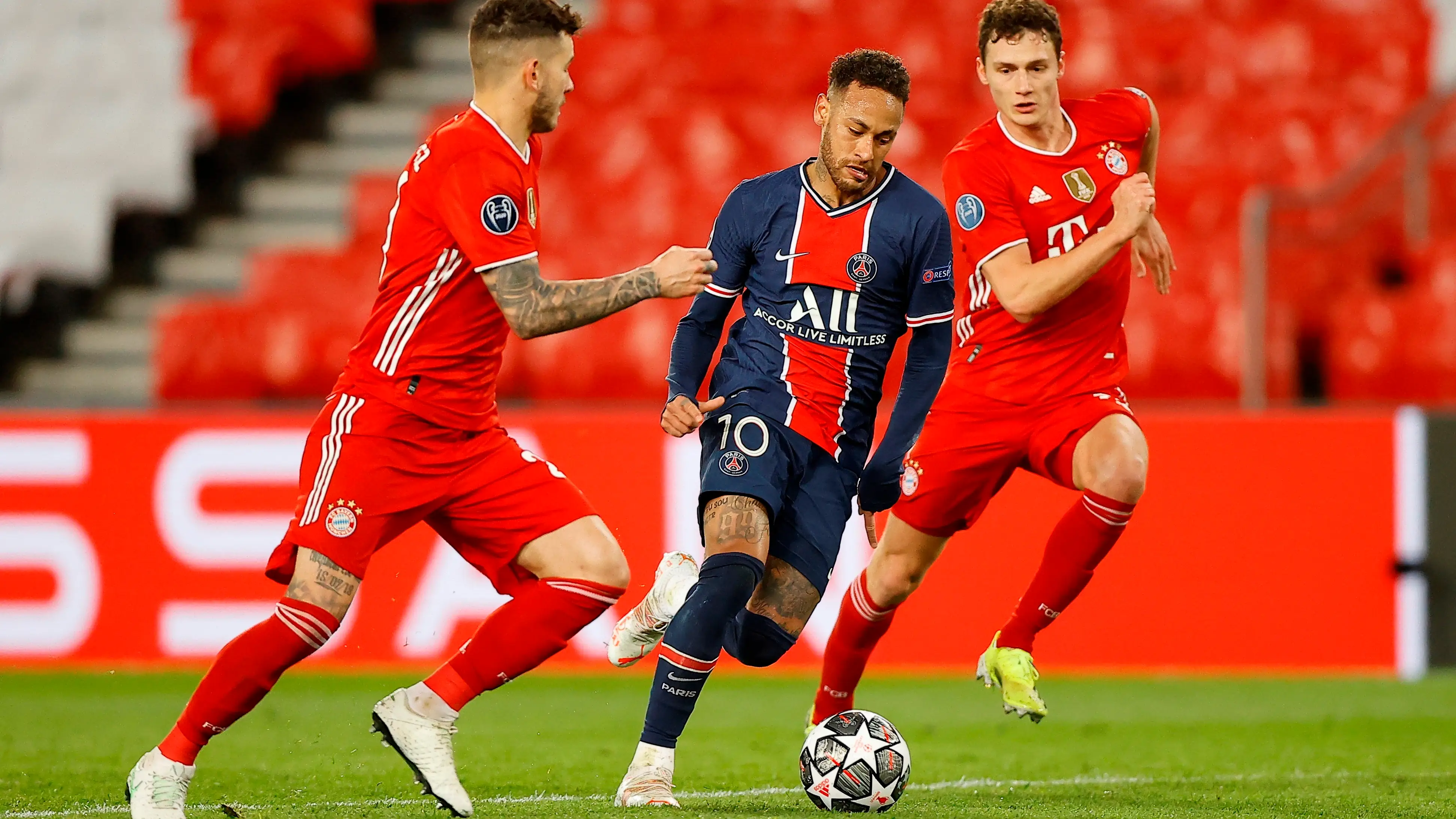 Neymar, durante el partido ante el Bayern