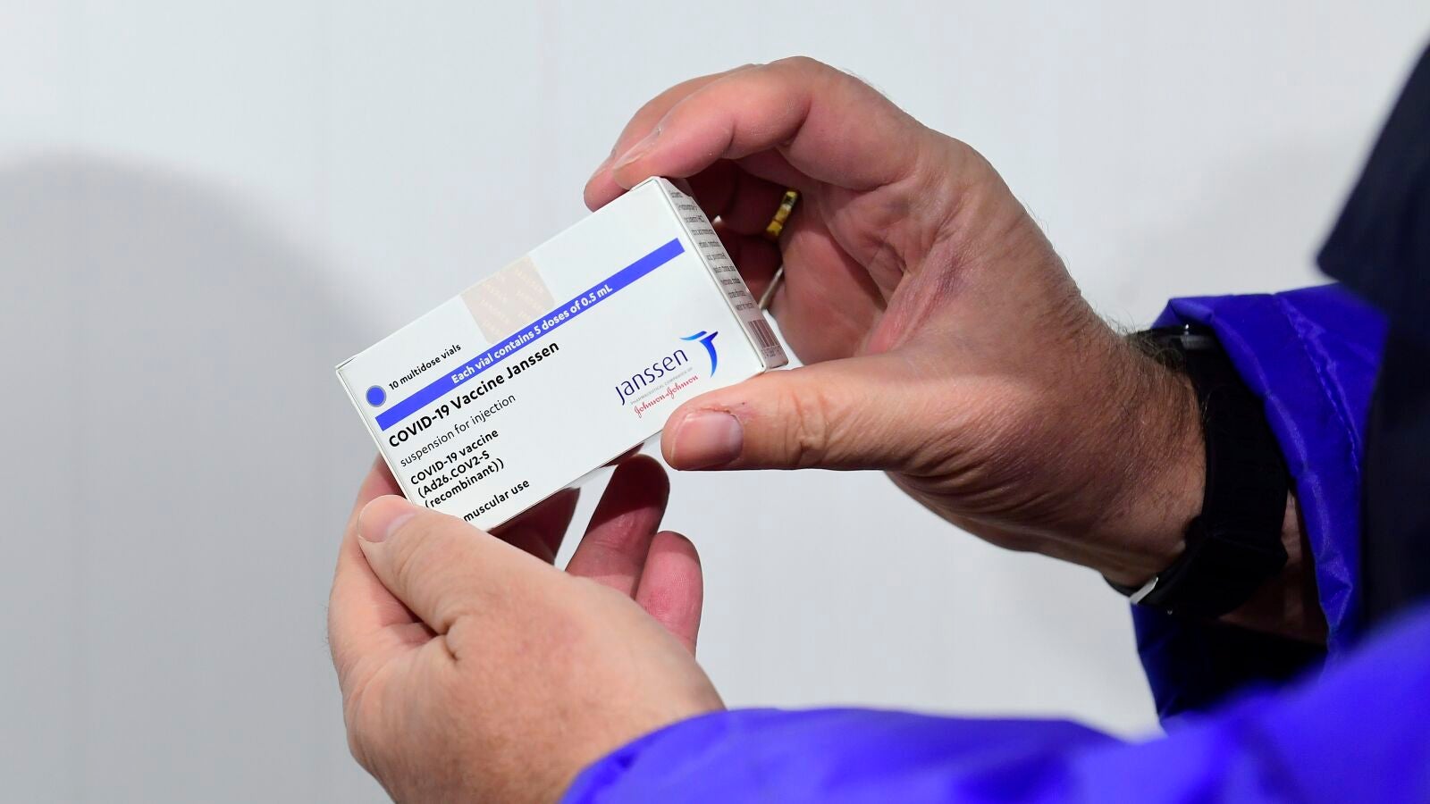 Janssen aplaza la entrega de su vacuna en Europa por los casos de trombosis detectados en EEUU