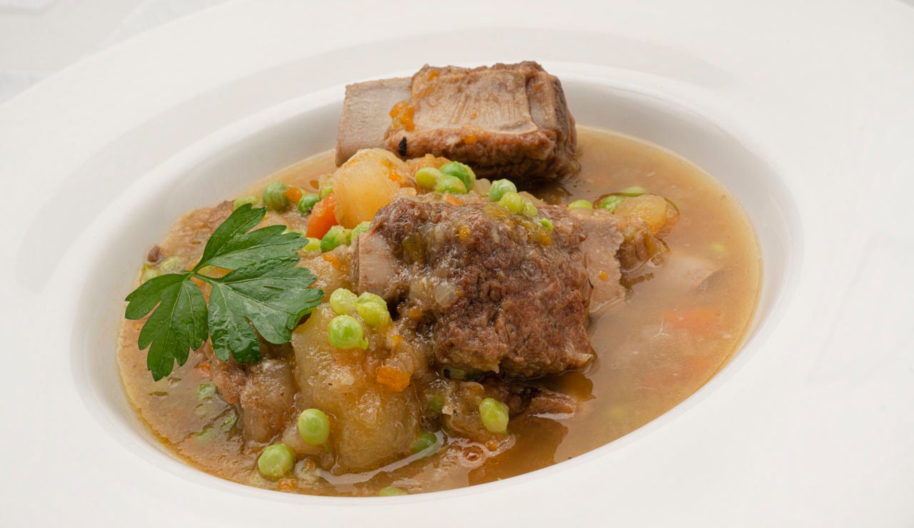 Karlos Arguiñano 'desconfina' la receta que se hizo viral: guiso de costilla con verduras Karlos Arguiñano 'desconfina' la receta que se hizo viral: guiso de costilla con verduras