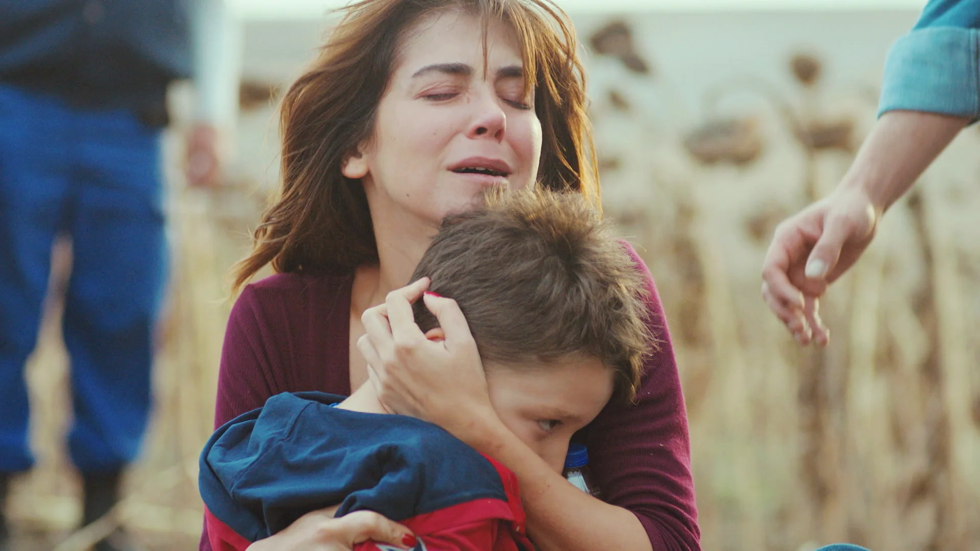 Ceyda y Emre encuentran a Arda en 'Mujer' Ceyda y Emre encuentran a Arda en 'Mujer'